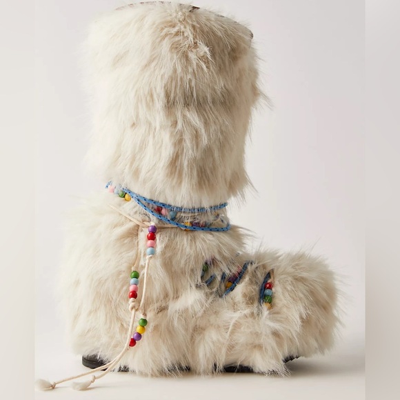 New In Box, Free People Apres Boho All Day Beaded Boots White Faux Fur - Picture 5 of 10